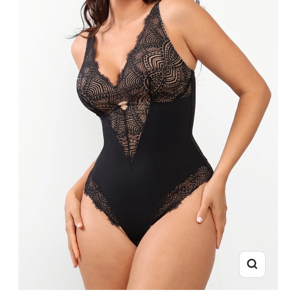 Shapellx AirSlim Go Braless Shaping
Lace Bodysuit